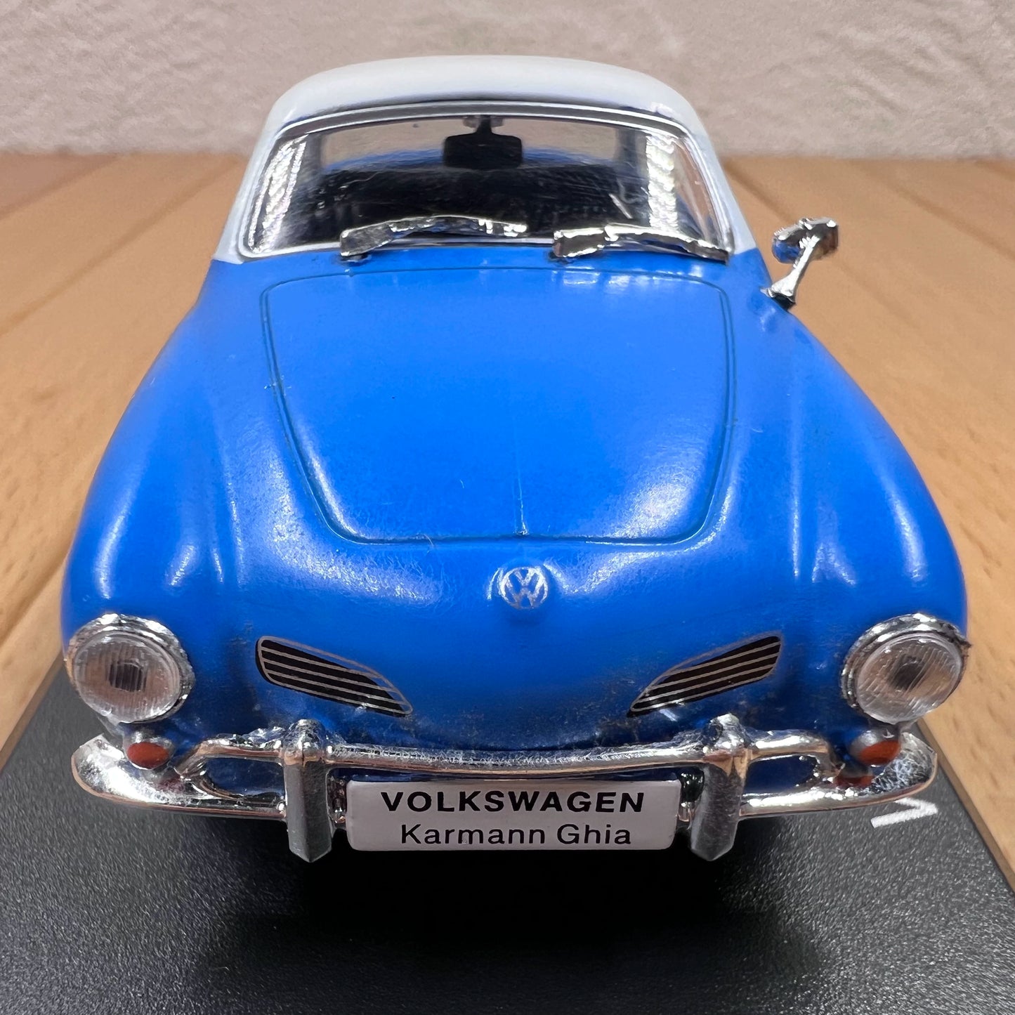 1/43 Scale 1962 Volkswagen Karmann Ghia Diecast Model Car