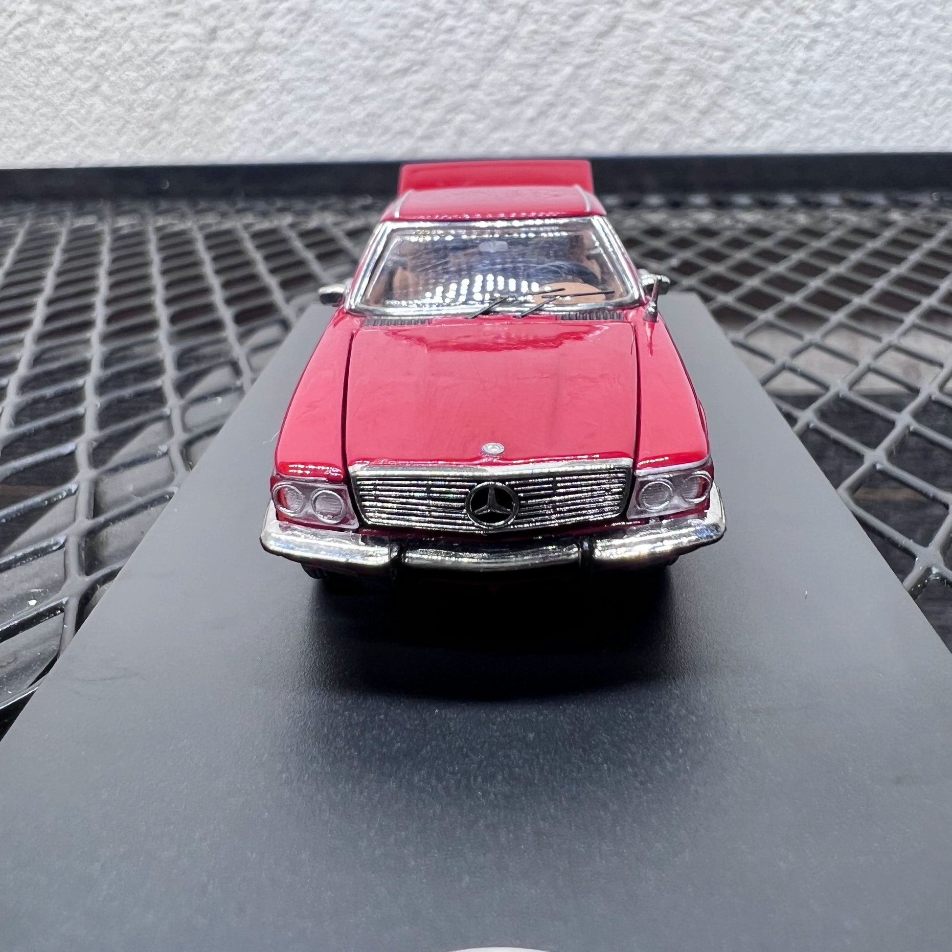 1/64 Scale 1973 Mercedes-Benz 450SL Vintage Sports Car Diecast Model