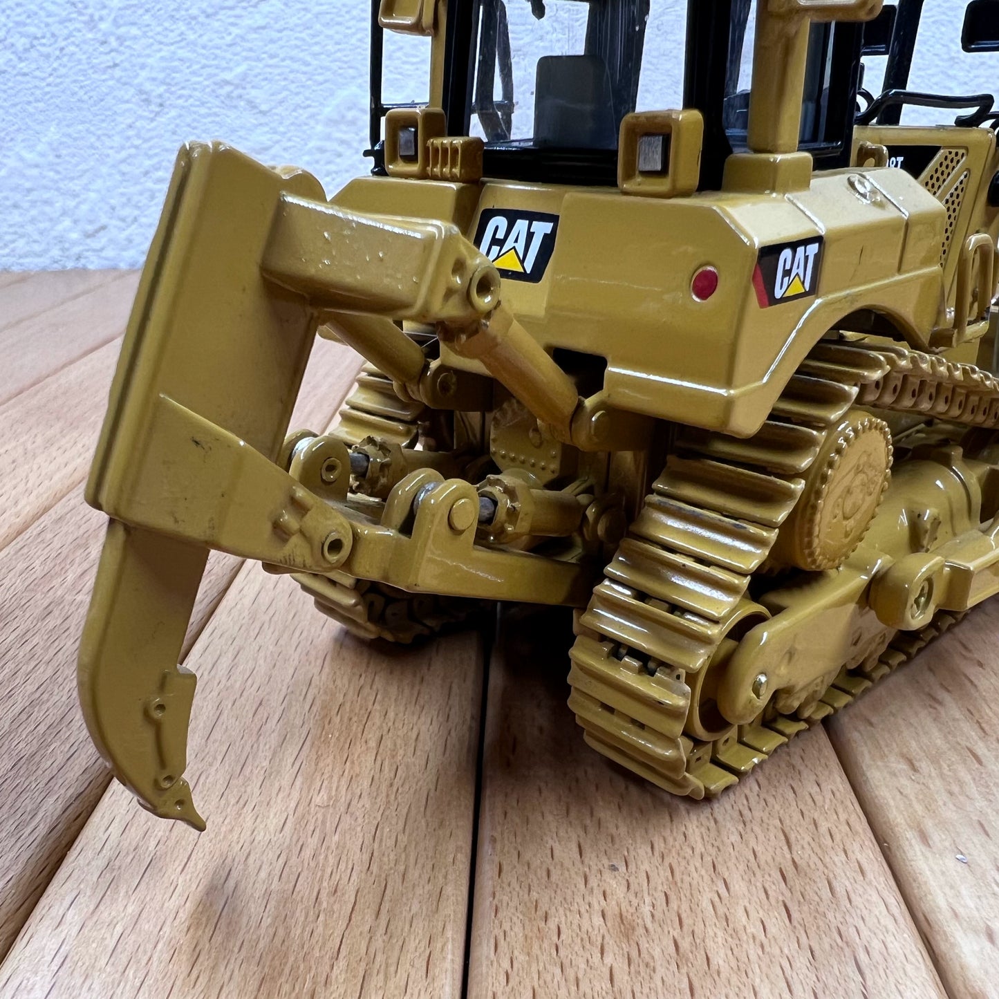 1/50 Scale Caterpillar D8T Bulldozer Diecast Model