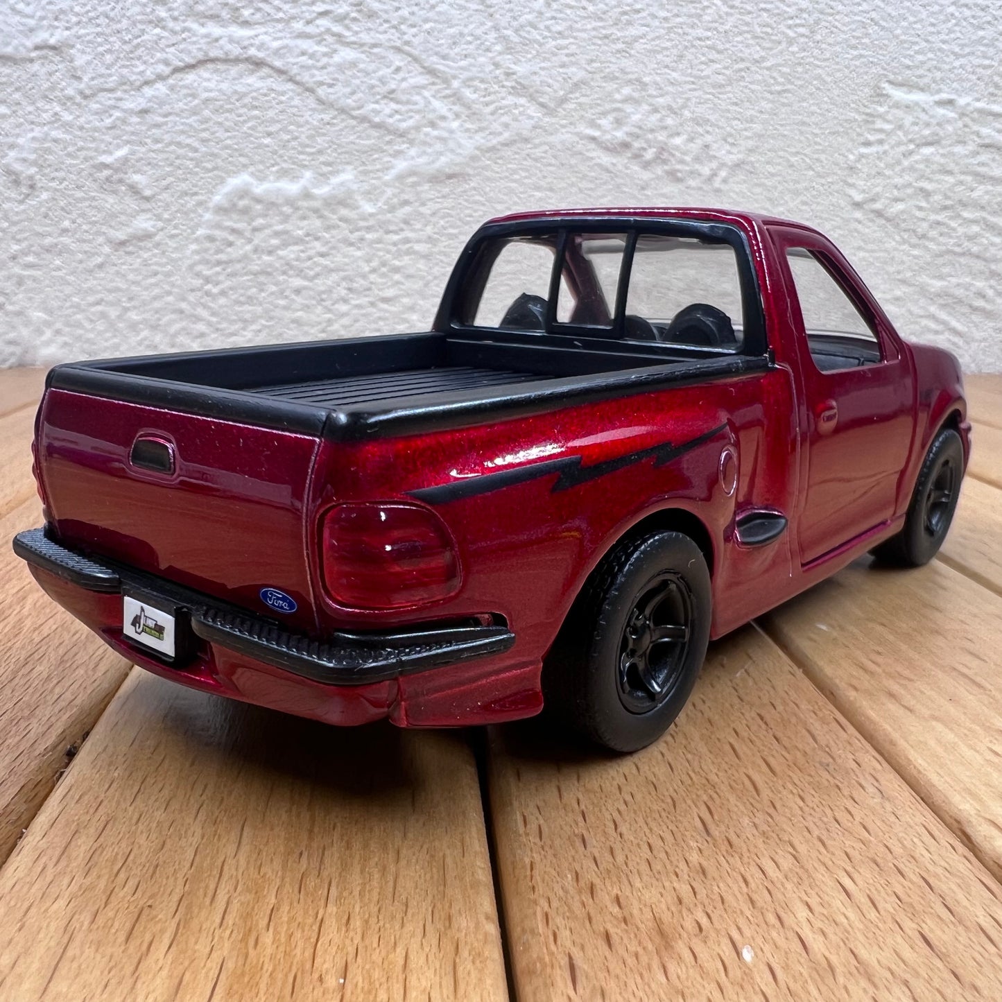 1/32 Scale 1999 Ford F-150 SVT Lightning Pickup Truck Diecast Model Car