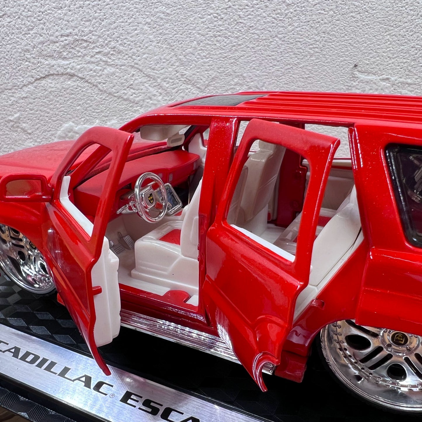 1/24 Scale Cadillac Escalade SUV Diecast Model Car