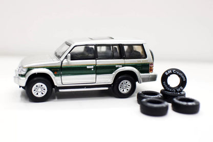 1/64 Scale Mitsubishi Pajero Super Exceed SUV Diecast Model