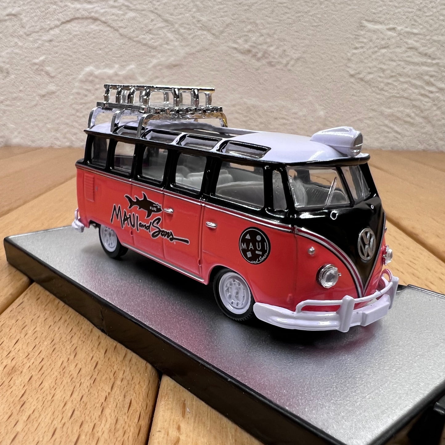 1/64 Scale 1959 Volkswagen Type 2 T1 Deluxe Microbus Diecast Model