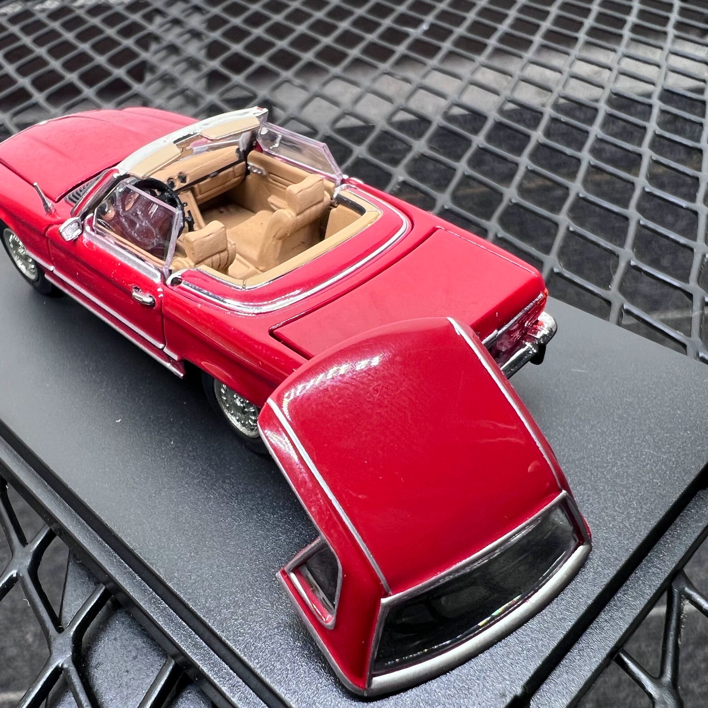 1/64 Scale 1973 Mercedes-Benz 450SL Vintage Sports Car Diecast Model