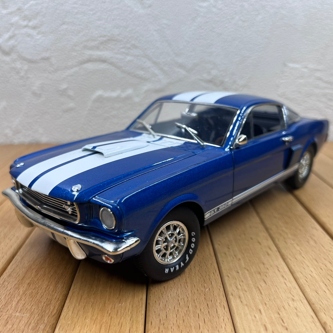 1/18 Scale Shelby Mustang GT350R Diecast Model Car