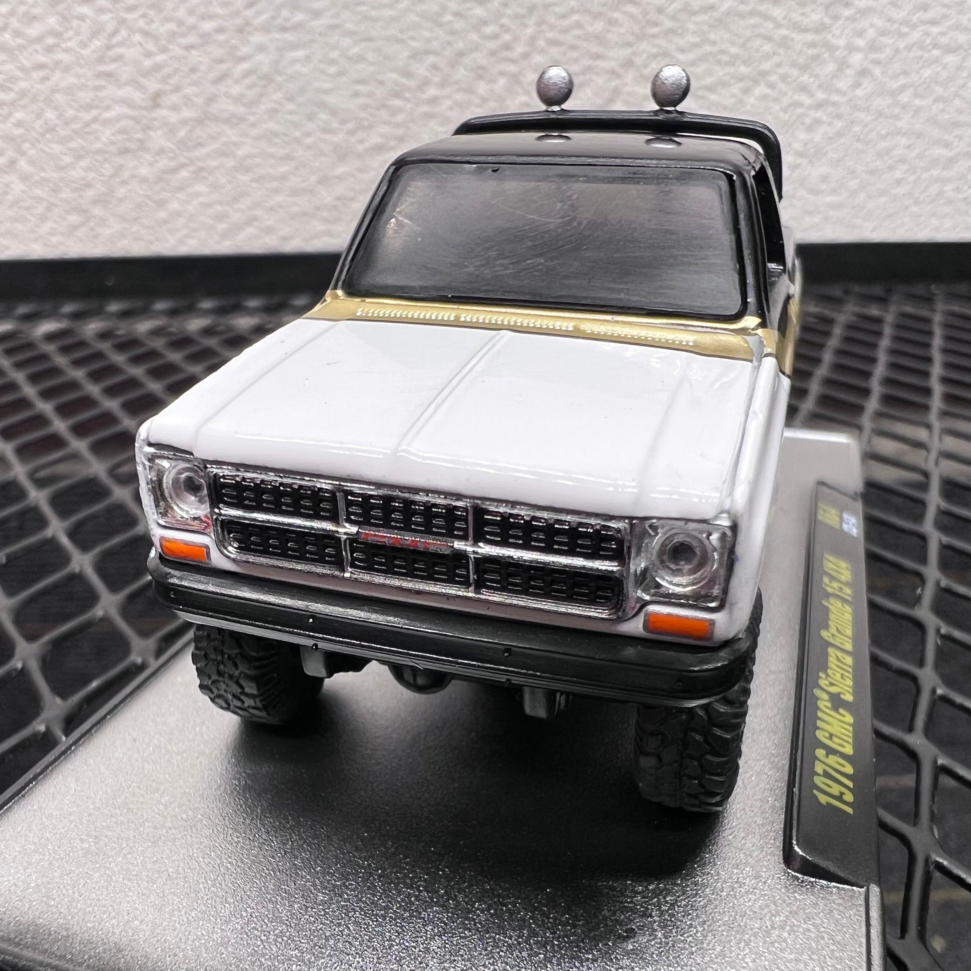 1/64 Scale 1976 GMC Sierra Diecast Model Truck