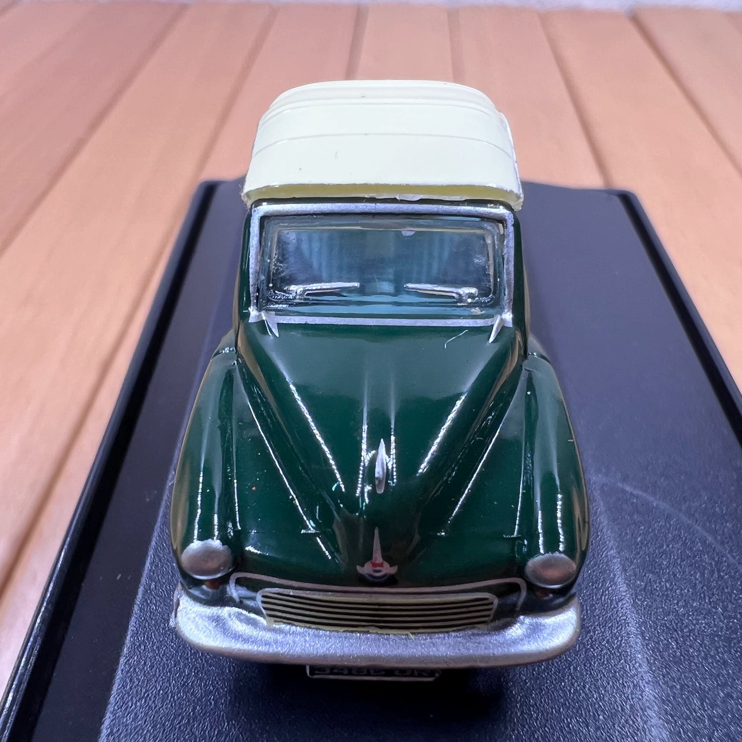 1/76 Scale Morris Minor Diecast Model Car