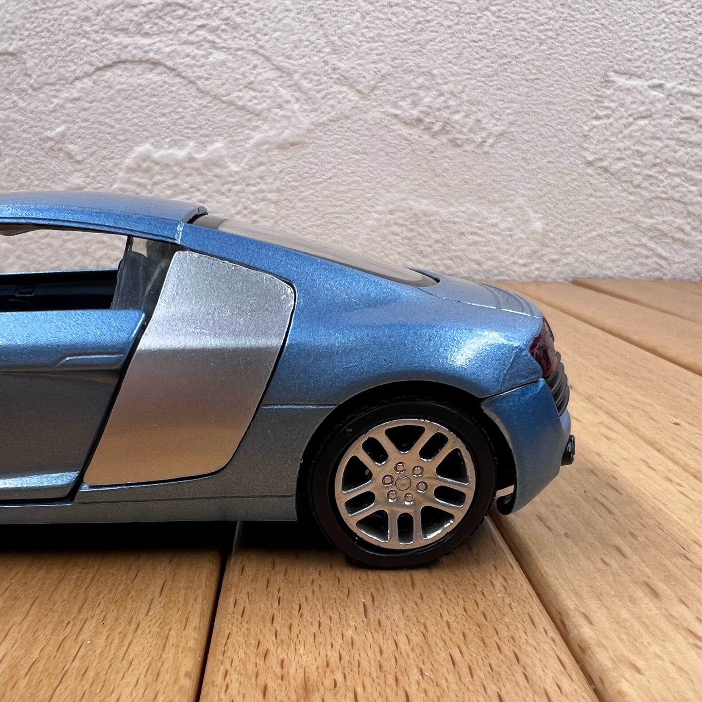 1/32 Scale Audi R8 Sports Car Diecast Model