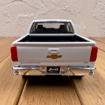 1/32 Scale 2014 Chevrolet Silverado Pickup Truck Diecast Model