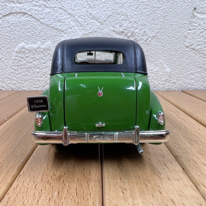 1/32 Scale 1938 Cadillac Series 70 Diecast Model Car