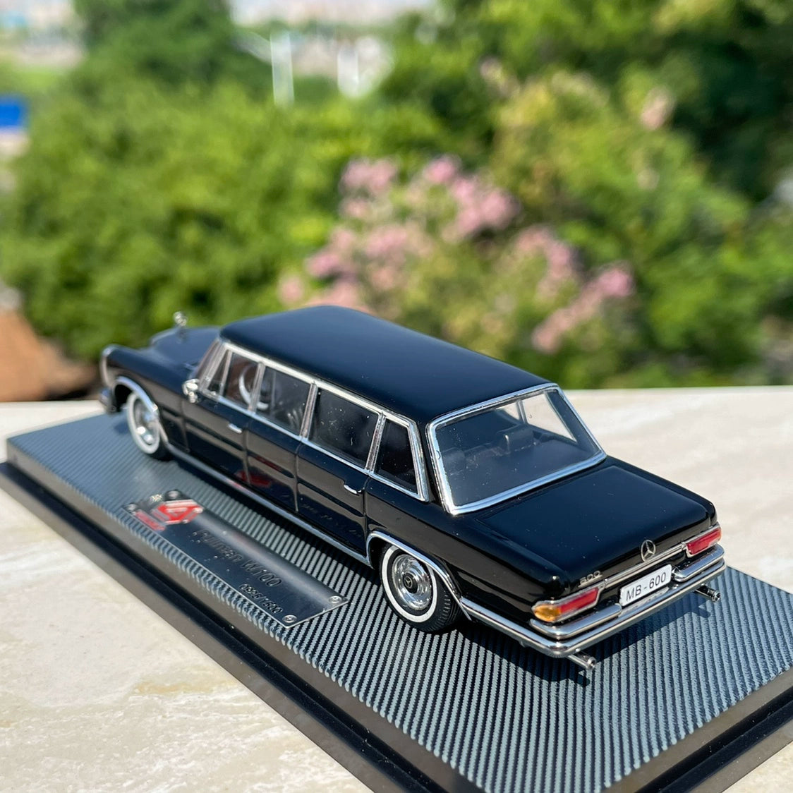 1/64 Scale Mercedes-Benz 600 W100 Pullman Limousine Diecast Model