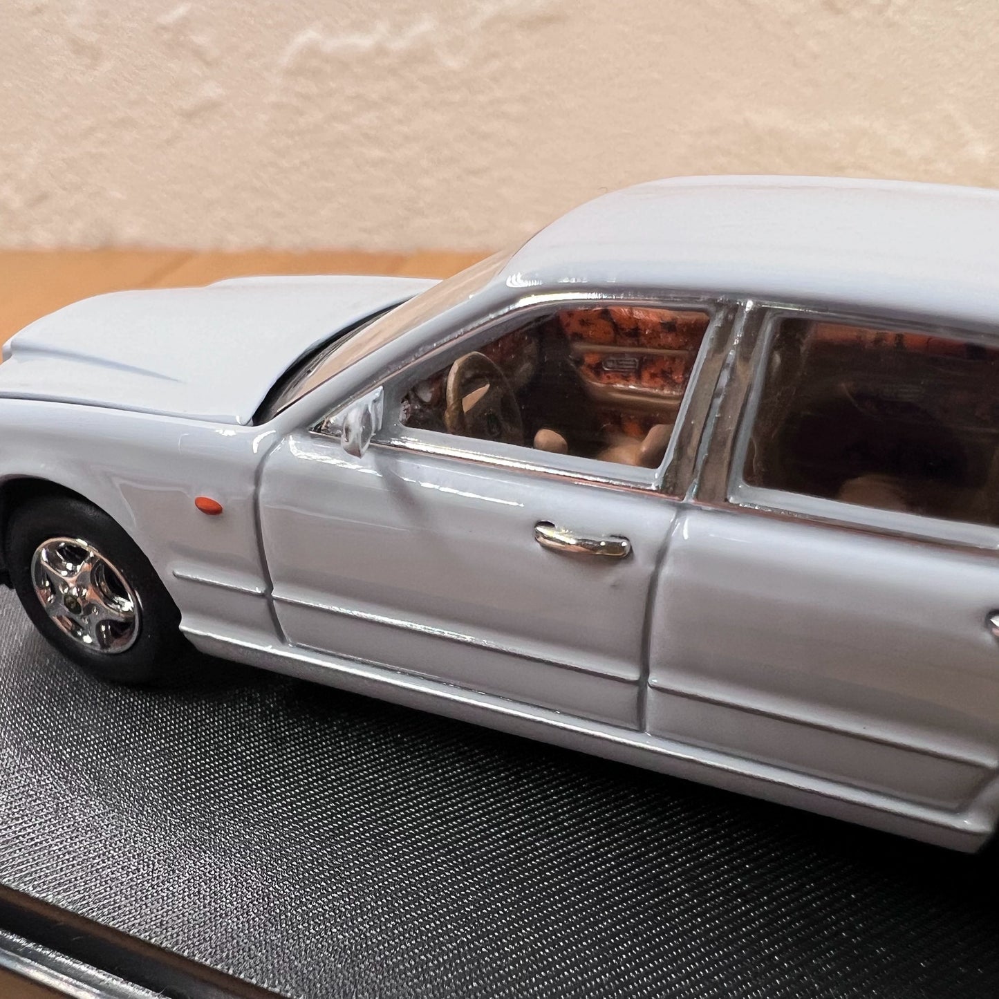 1/64 Scale 1988 Bentley Arnage Diecast Model Car