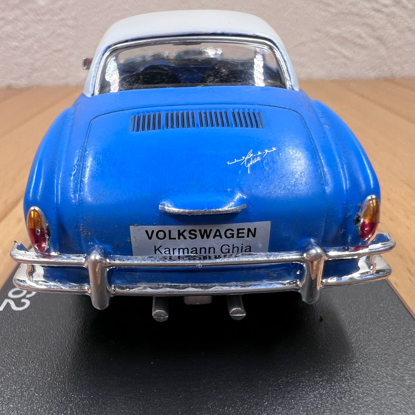 1/43 Scale 1962 Volkswagen Karmann Ghia Diecast Model Car