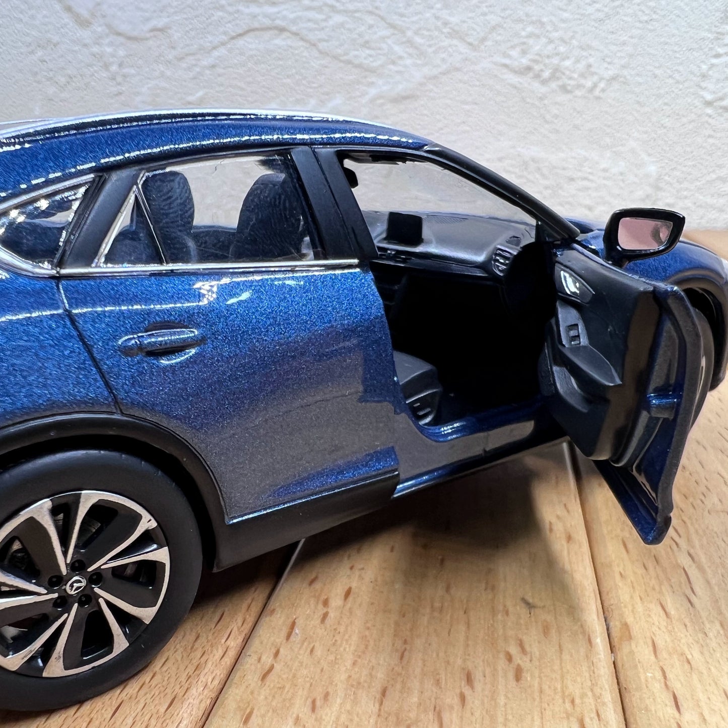 1/32 Scale 2020 Mazda CX-4 Compact Crossover SUV Diecast Model Car