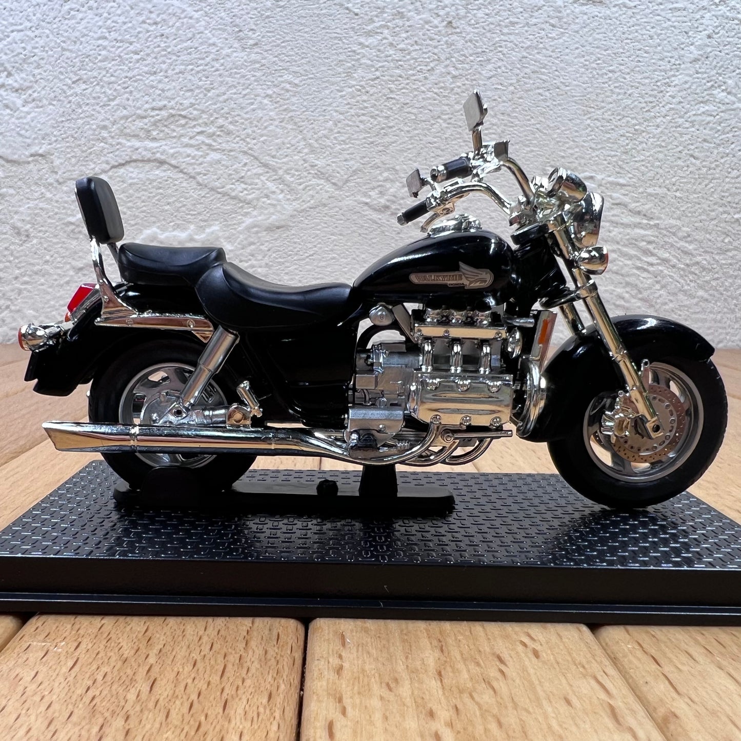 1/24 Scale 1999 Honda Valkyrie Diecast Model Motorcycle