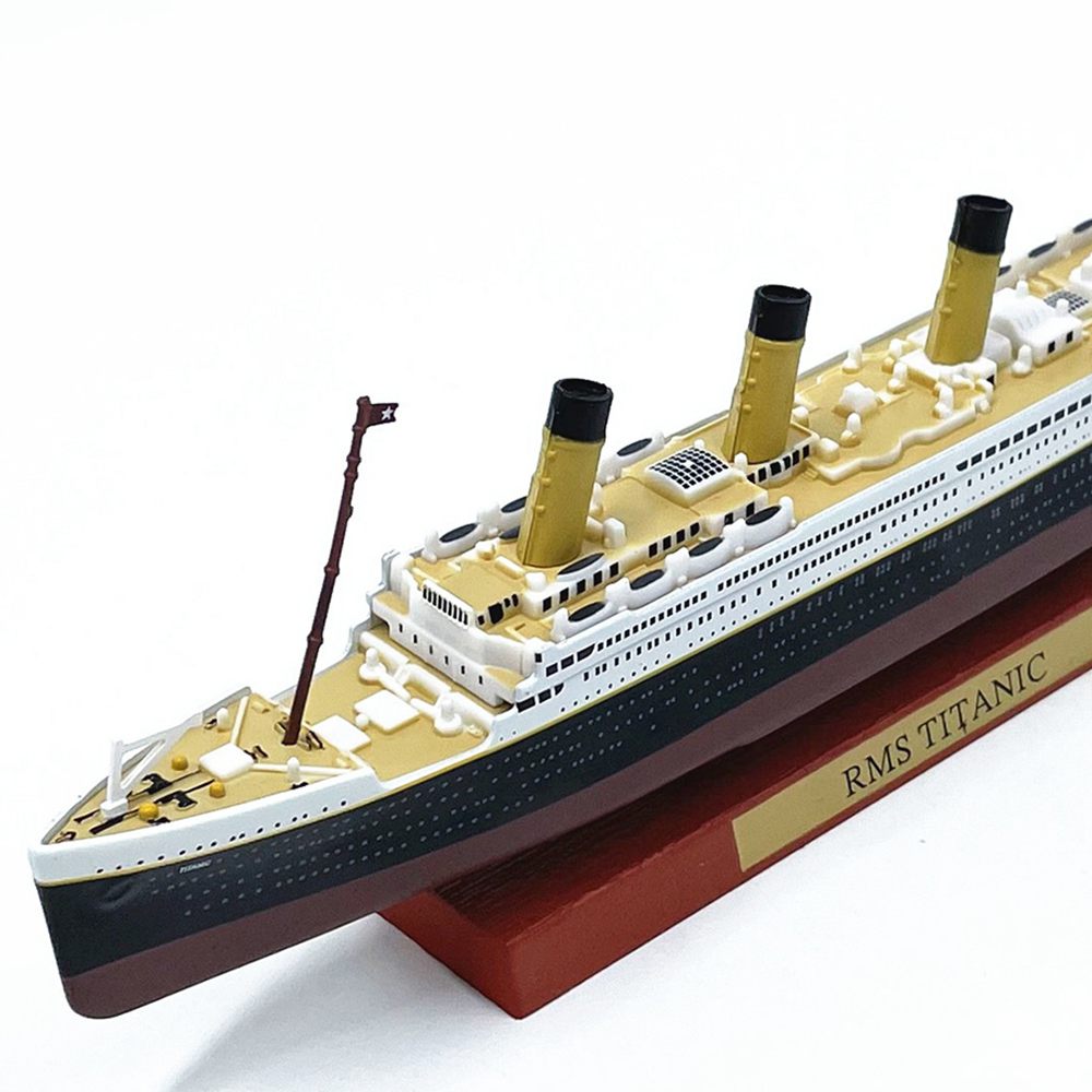 RMS Titanic Ocean Liner 1/1250 Scale Diecast Model Ship