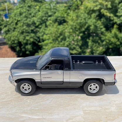 1/24 Scale Dodge Ram 1500 Pickup Truck Diecast Model Car