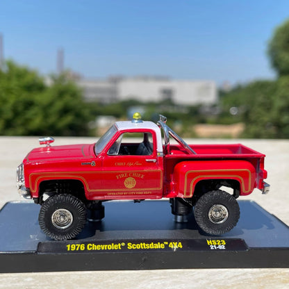 1/64 Scale 1976 Chevrolet Scottsdale High Flame Fire Chief SBFD Pickup Truck Diecast Model Car