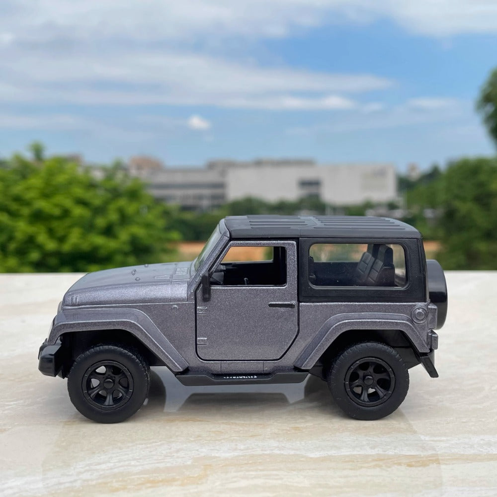 1/32 Scale Jeep Wrangler Compact SUV Diecast Model Car