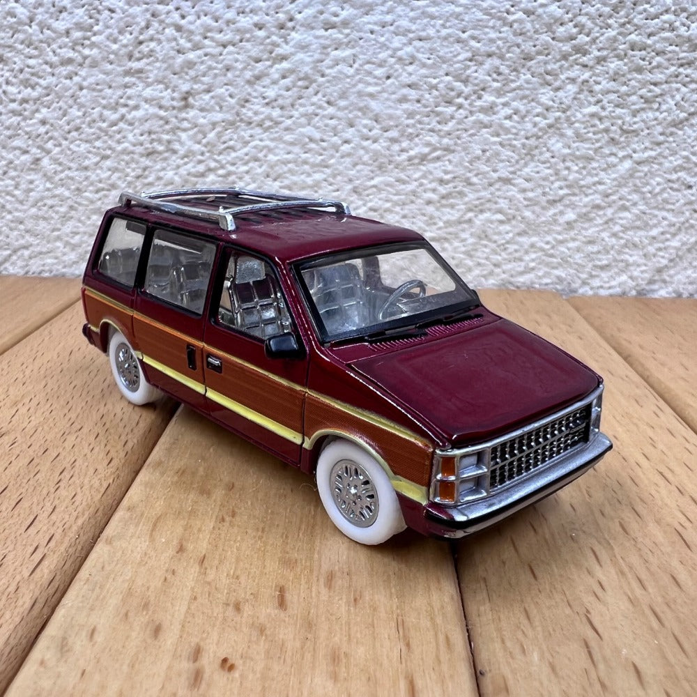 1/64 Scale Dodge Caravan Diecast Model Car