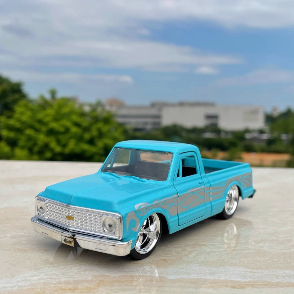 1/32 Scale Chevrolet Pickup Truck Diecast Model Car