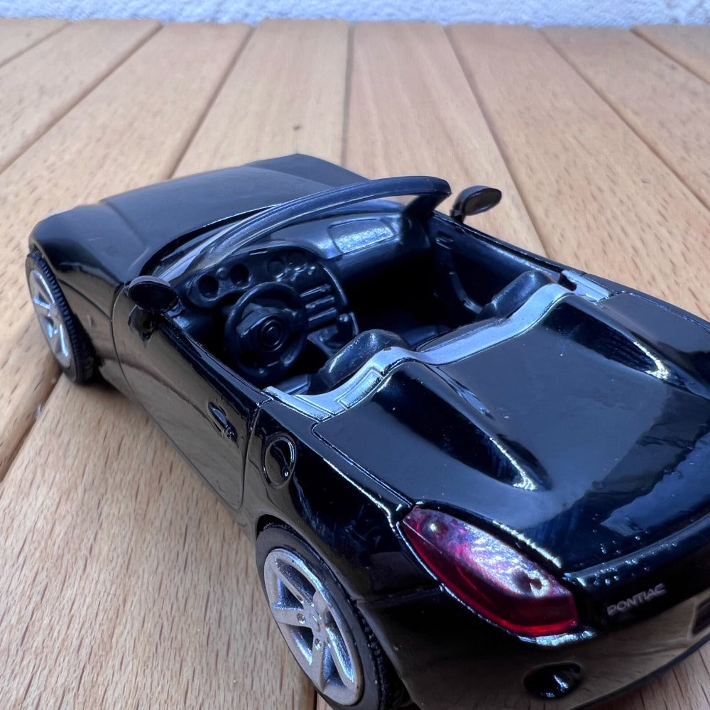 1/43 Scale 2006 Pontiac Solstice Convertible Sports Car Diecast Model