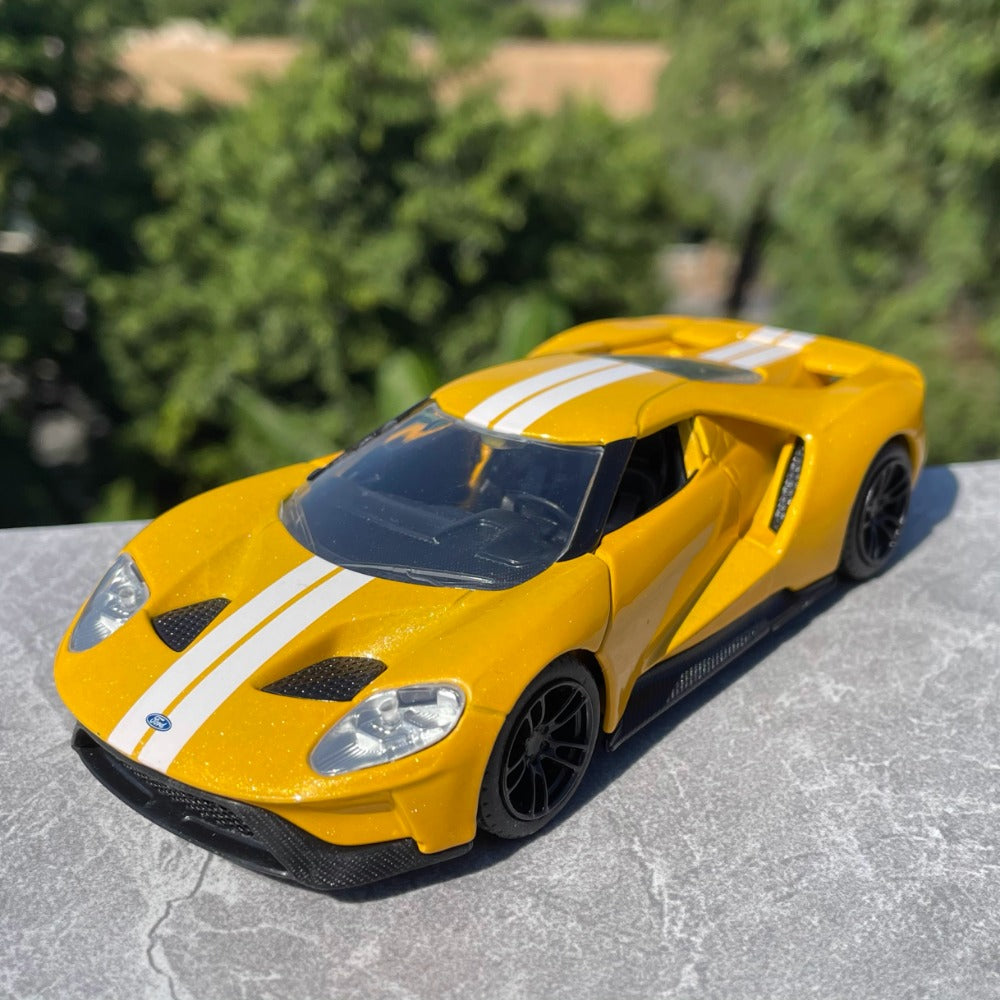 1/32 Scale Ford GT Sports Car Diecast Model