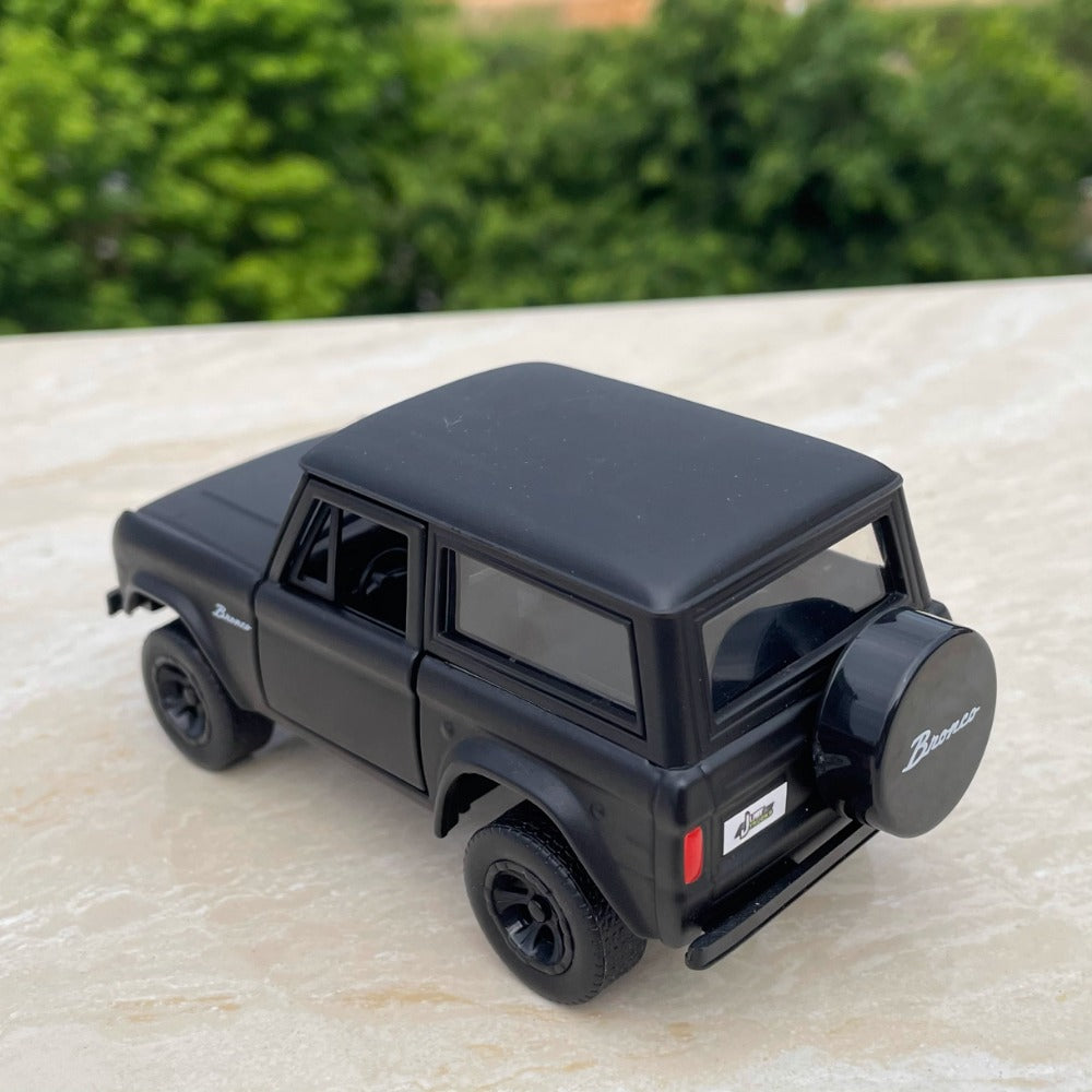 1/32 Scale Ford Bronco SUV Diecast Model Car