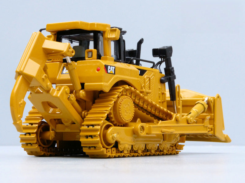 1/50 Scale Caterpillar D8T Bulldozer CAT Track-Type Tractor Diecast Model