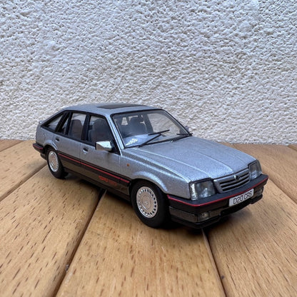 1/43 Scale Vauxhall Cavalier Mk2 Diecast Model Car