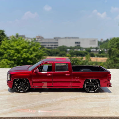 1/24 Scale Chevrolet Silverado Pickup Truck Diecast Model Car