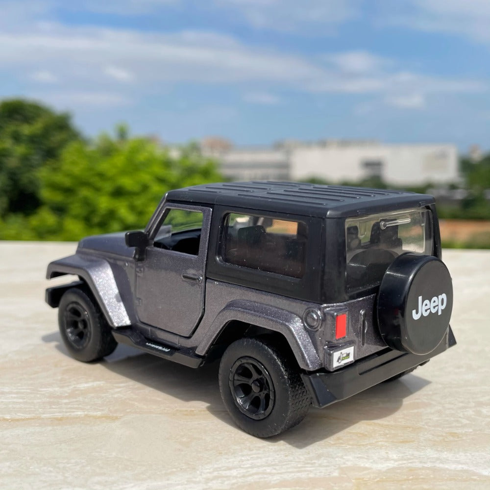 1/32 Scale Jeep Wrangler Compact SUV Diecast Model Car