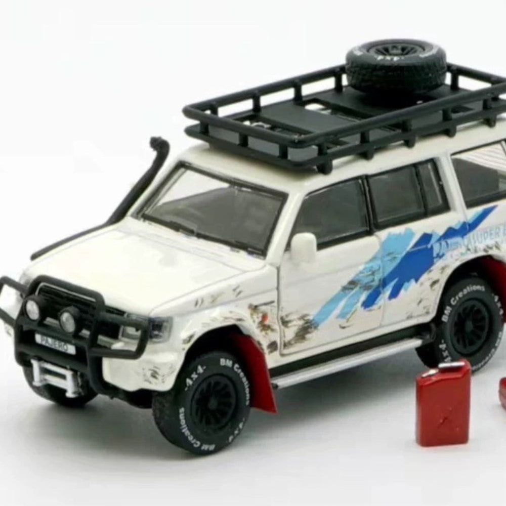 1/64 Scale Mitsubishi Pajero Super Exceed SUV Diecast Model