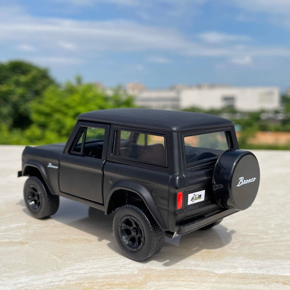 1/32 Scale Ford Bronco SUV Diecast Model Car