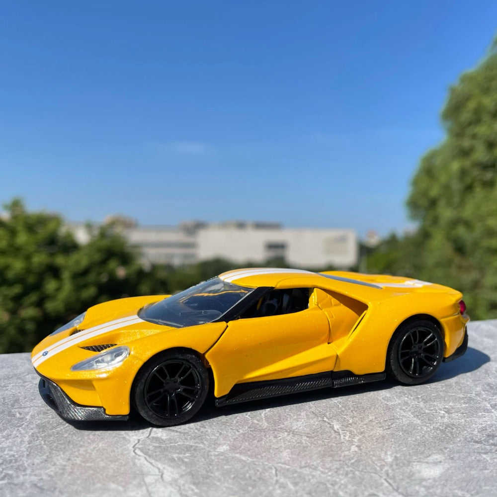 1/32 Scale Ford GT Sports Car Diecast Model