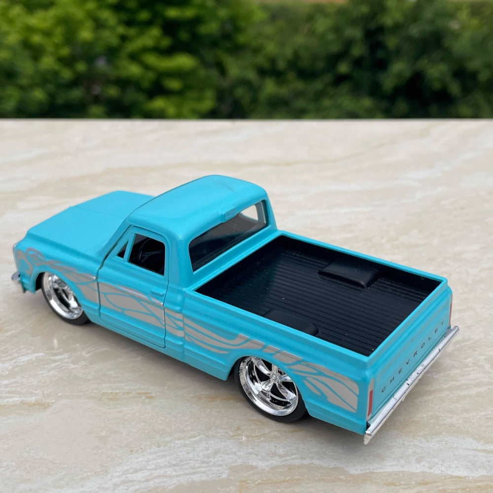 1/32 Scale Chevrolet Pickup Truck Diecast Model Car