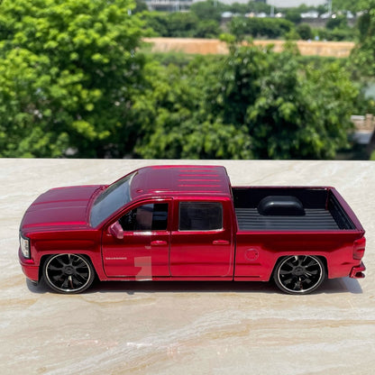 1/24 Scale Chevrolet Silverado Pickup Truck Diecast Model Car