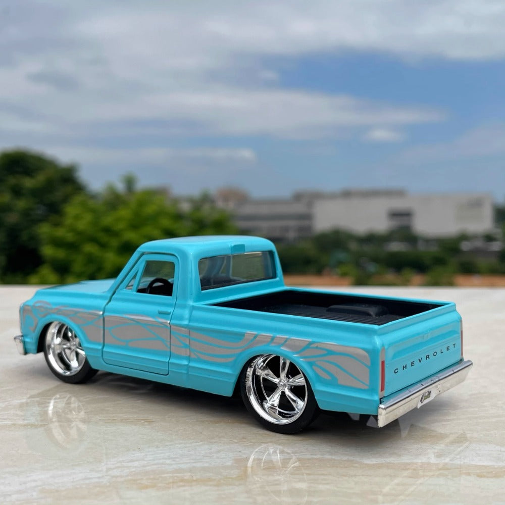 1/32 Scale Chevrolet Pickup Truck Diecast Model Car