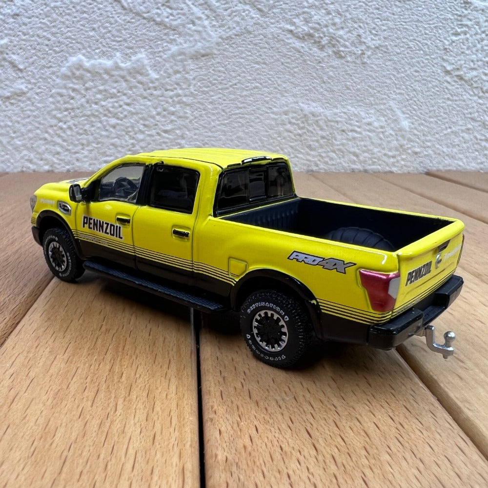 1/64 Scale 2018 Nissan Titan XD Pro-4X Pickup Truck Diecast Model Car