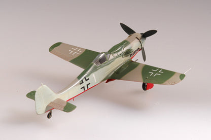 1/72 scale prebuilt Fw 190 fighter aircraft model 37261