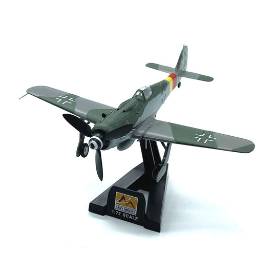 1/72 scale prebuilt Fw 190 D-9 fighter aircraft model 37262