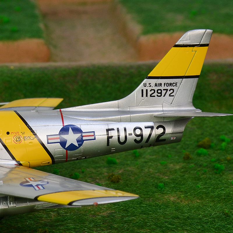 37102 F-86 Sabre jet fighter model tail