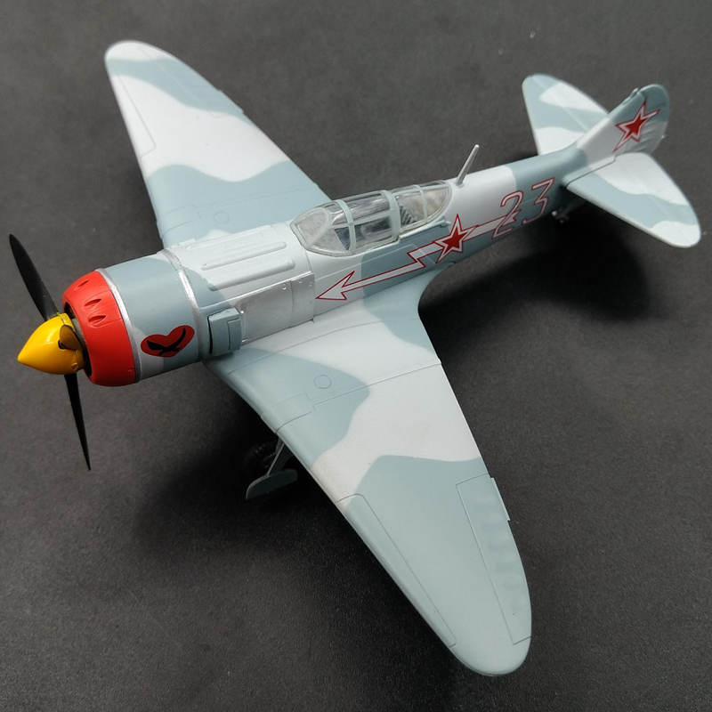 prebuilt 1/72 scale Soviet Lavochkin La-7 fighter airplane model 36333