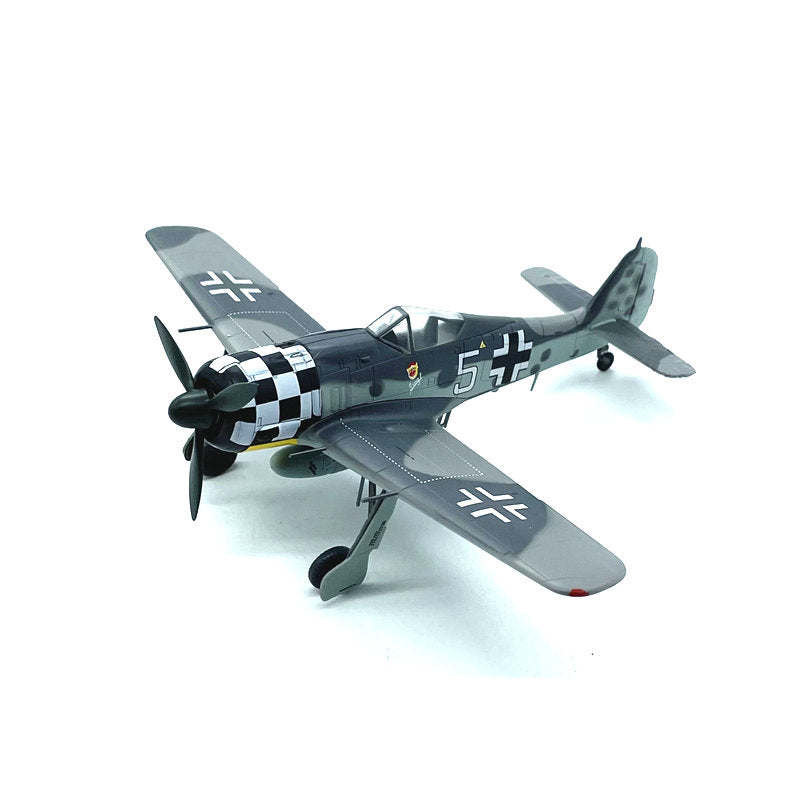 prebuilt 1/72 scale Fw 190 German fighter aircraft model 36401