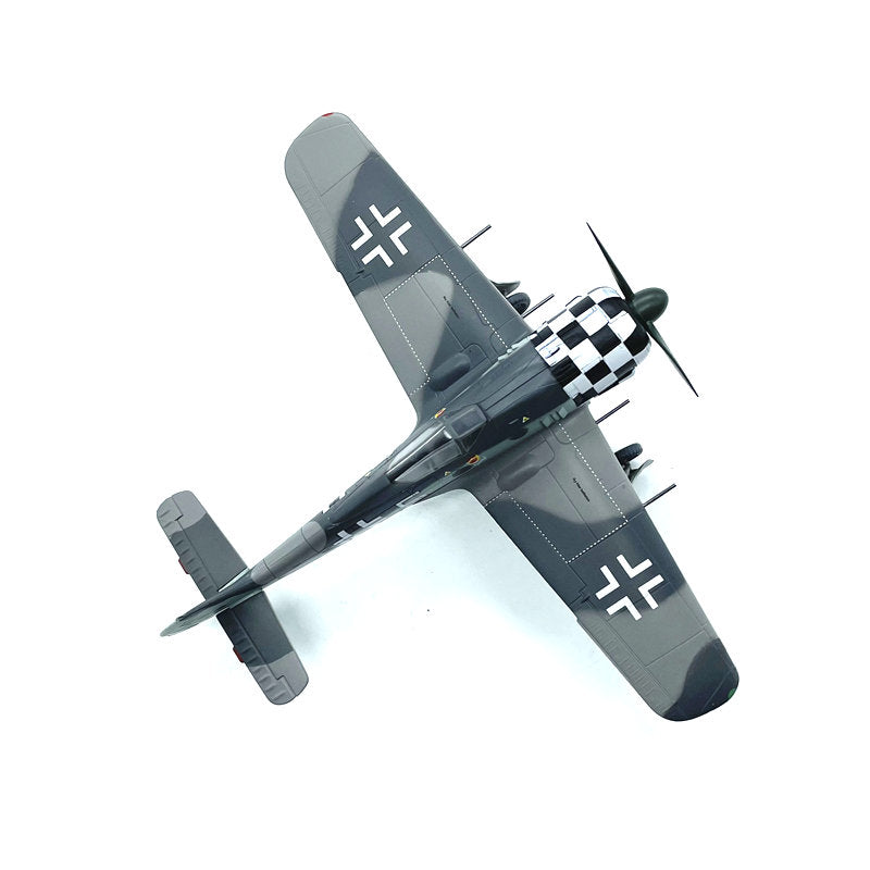 prebuilt 1/72 scale Fw 190 German fighter aircraft model 36401