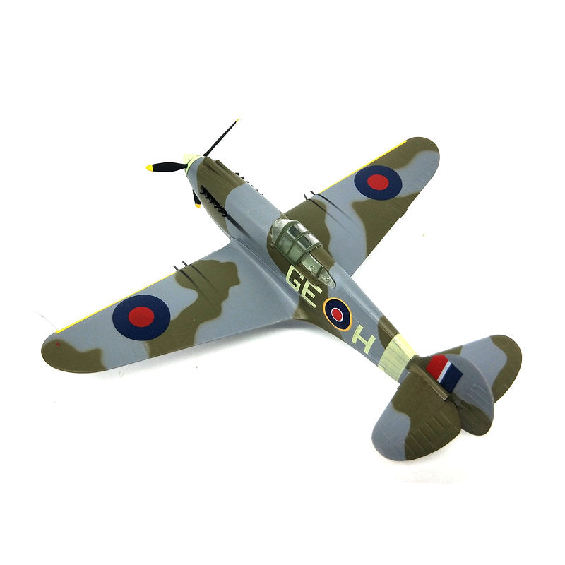 prebuilt 1/72 scale P-40 Warhawk fighter aircraft model 37207