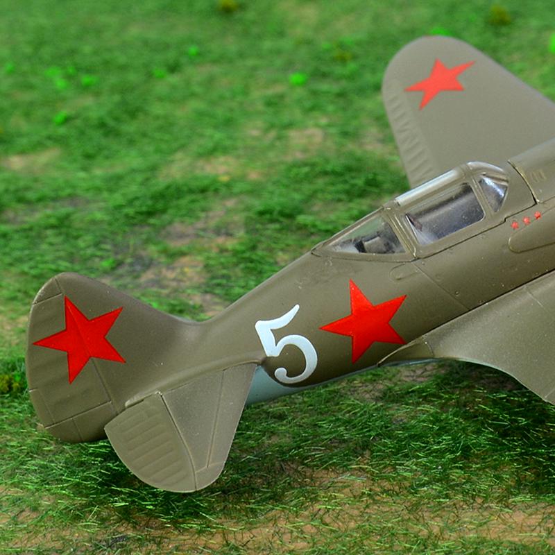 collectible WWII military aircraft model MiG-3