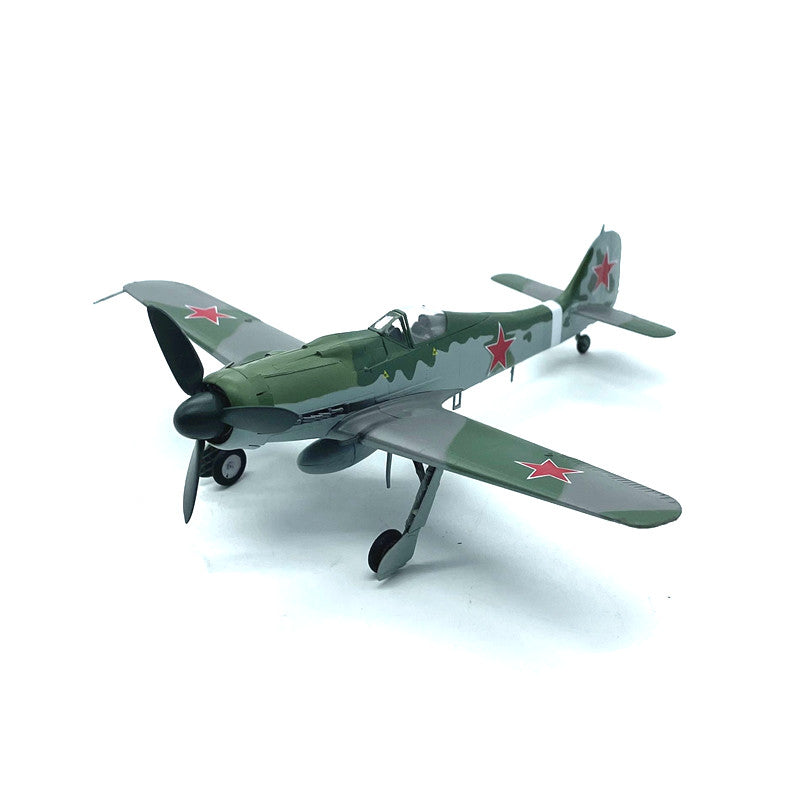 1/72 scale prebuilt Fw 190 D-9 German fighter airplane model 37263