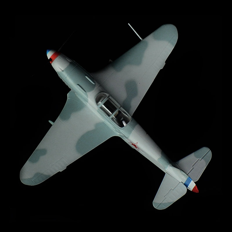 collectible plastic model aircraft Yak-3