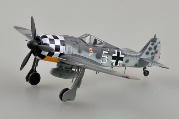 prebuilt 1/72 scale Fw 190 German fighter aircraft model 36401